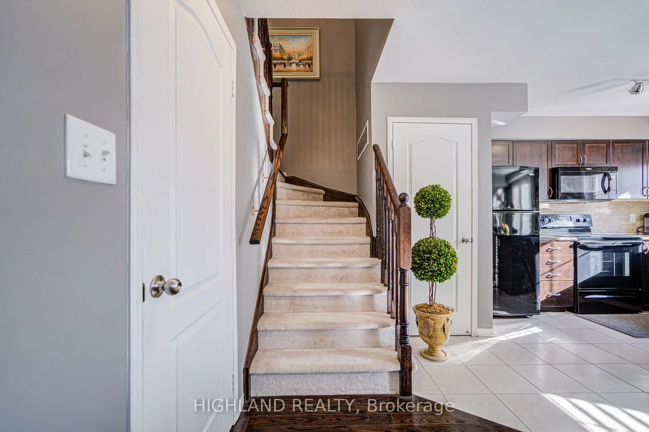 2460, Post, 1015 - RO River Oaks, Oakville