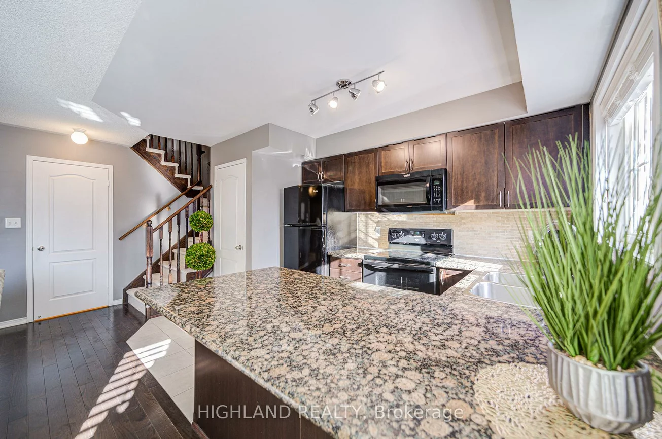 2460, Post, 1015 - RO River Oaks, Oakville