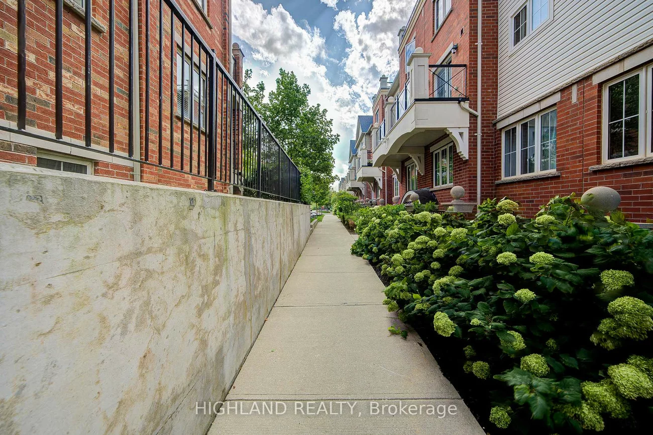 2460, Post, 1015 - RO River Oaks, Oakville