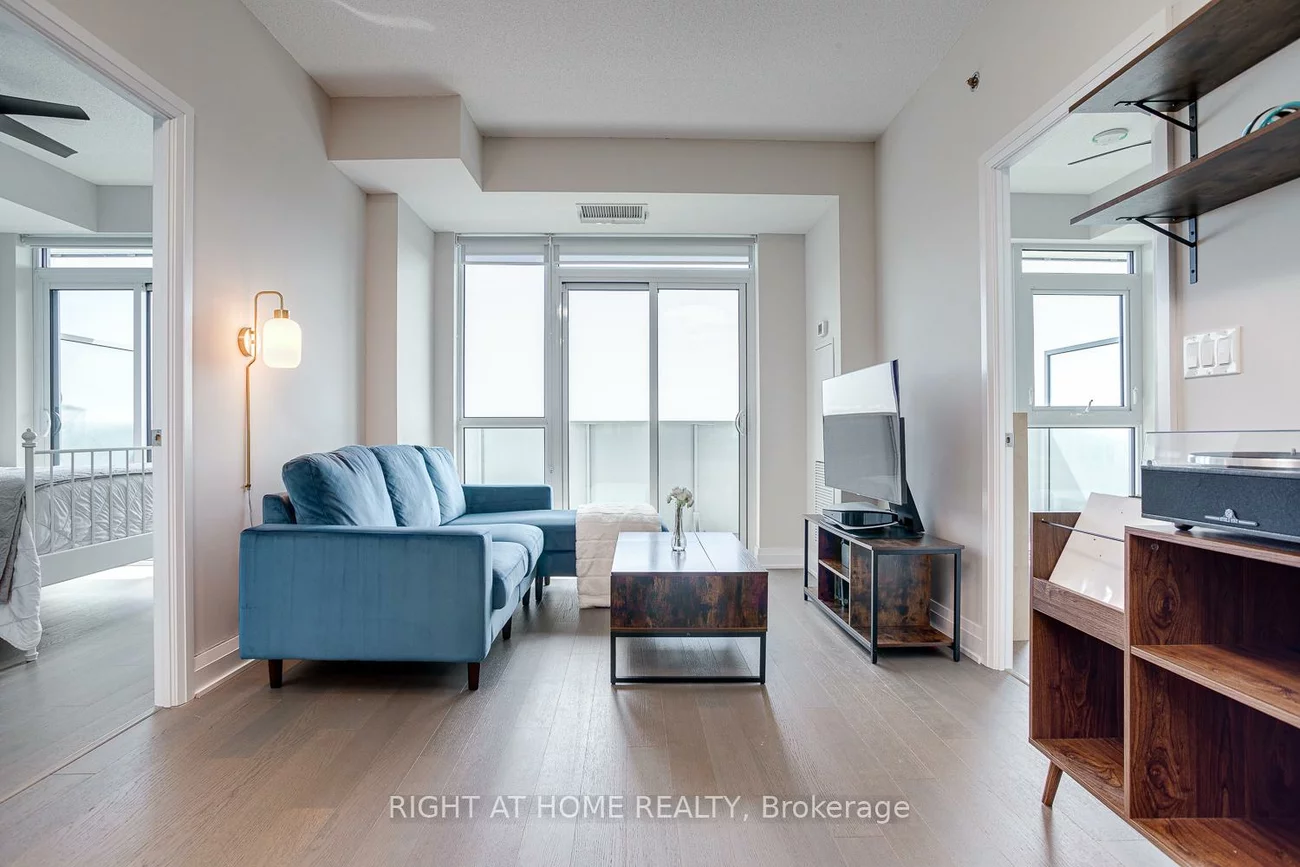 55, Speers, 1002 - CO Central, Oakville