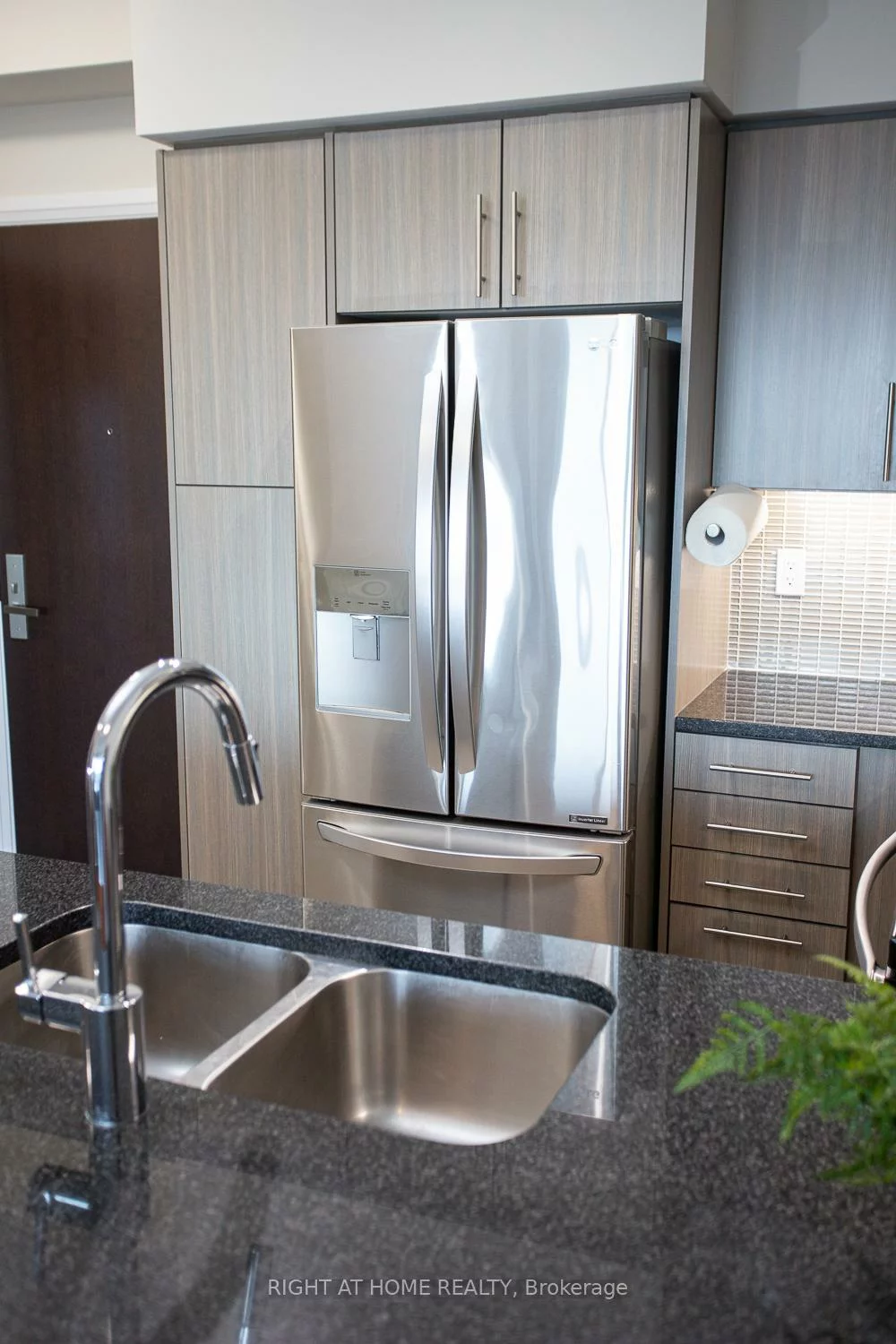 55, Speers, 1002 - CO Central, Oakville