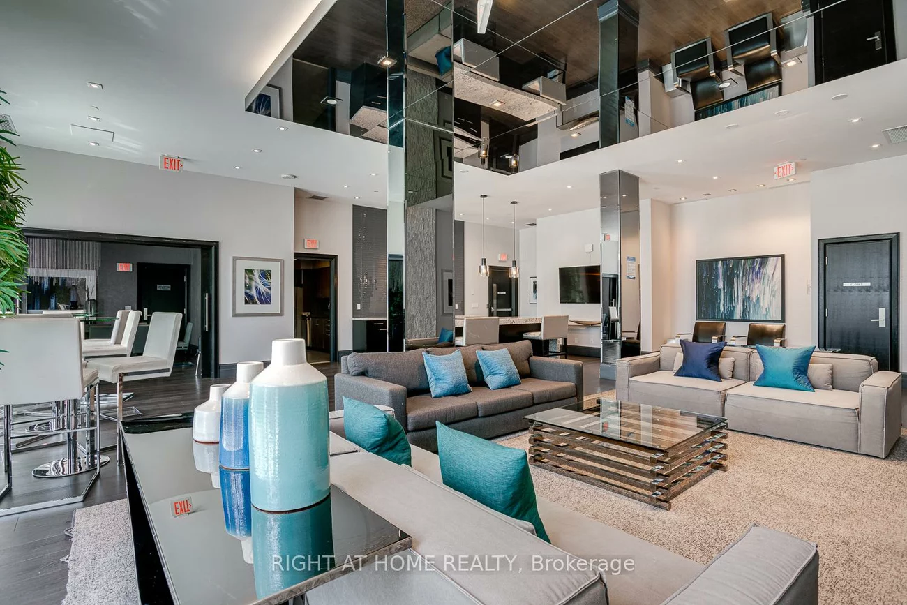 55, Speers, 1002 - CO Central, Oakville