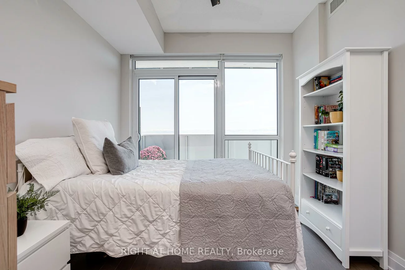 55, Speers, 1002 - CO Central, Oakville