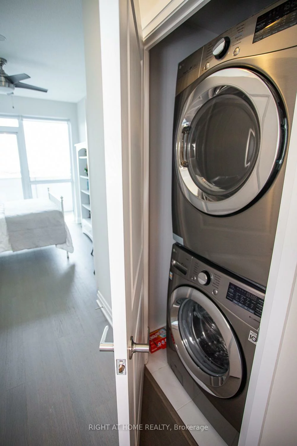 55, Speers, 1002 - CO Central, Oakville