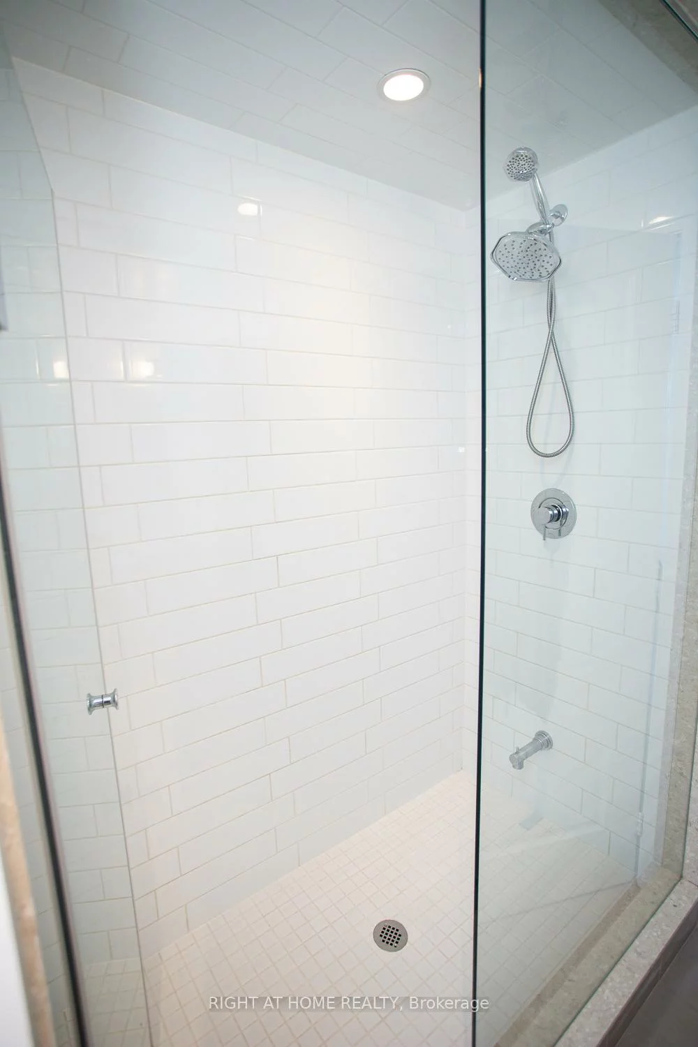 55, Speers, 1002 - CO Central, Oakville
