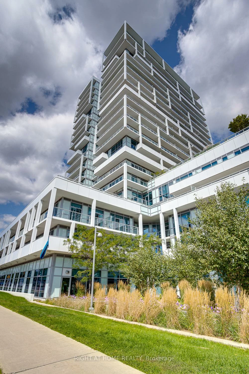 55, Speers, 1002 - CO Central, Oakville
