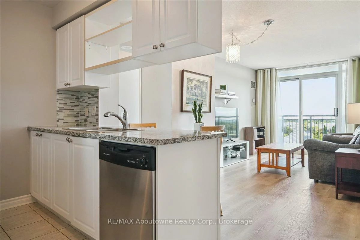2325, Central Park, 1015 - RO River Oaks, Oakville