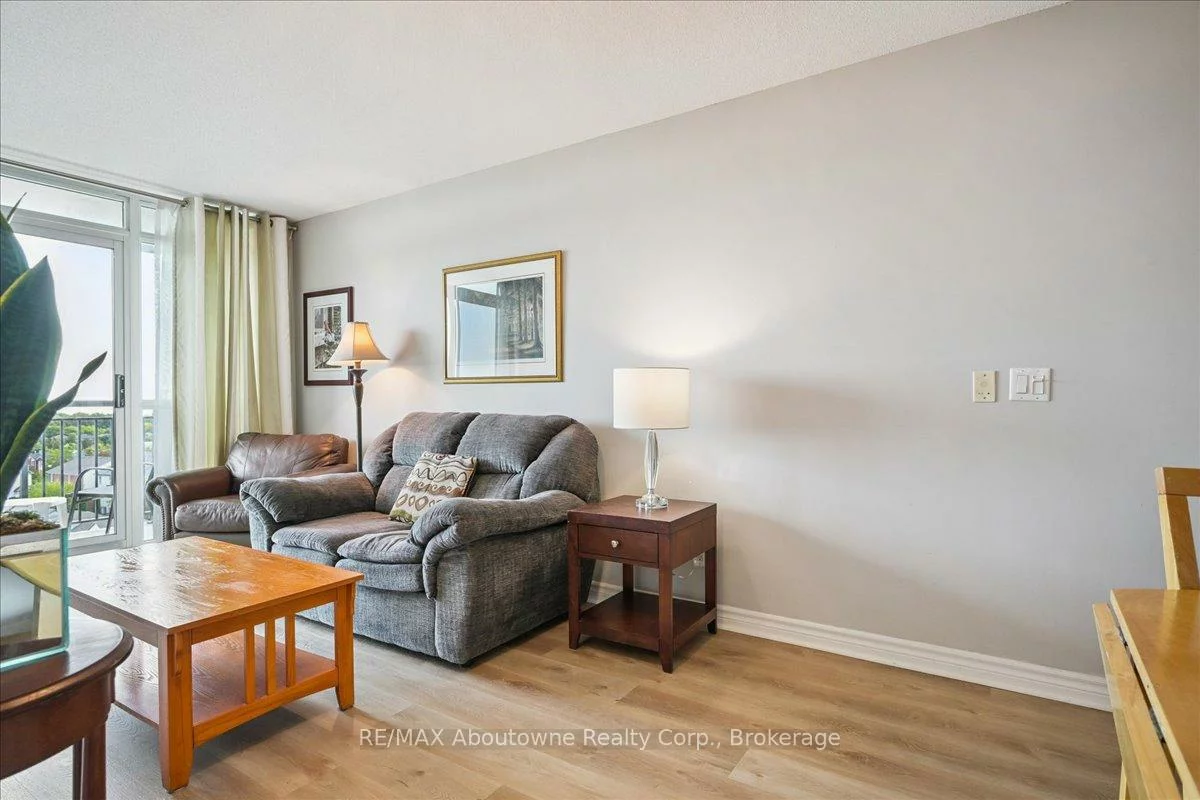 2325, Central Park, 1015 - RO River Oaks, Oakville