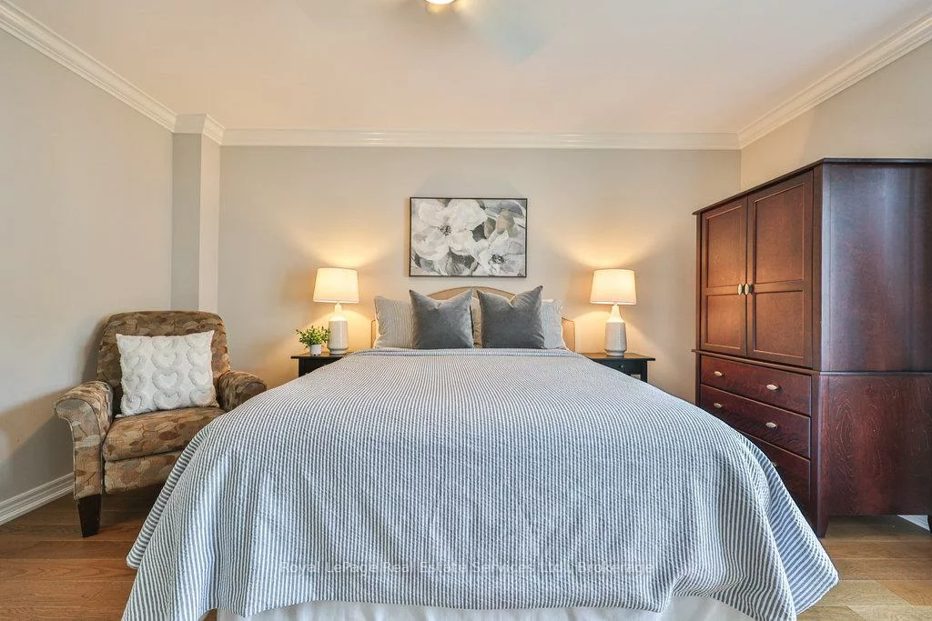 2400, Neyagawa, 1015 - RO River Oaks, Oakville