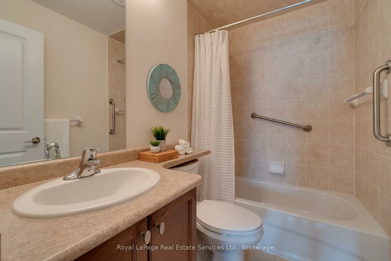 216, Oak Park, 1015 - RO River Oaks, Oakville