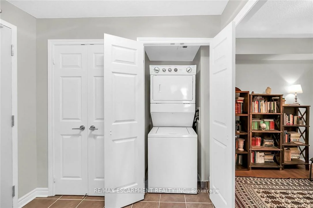 2365, Central Park, 1015 - RO River Oaks, Oakville