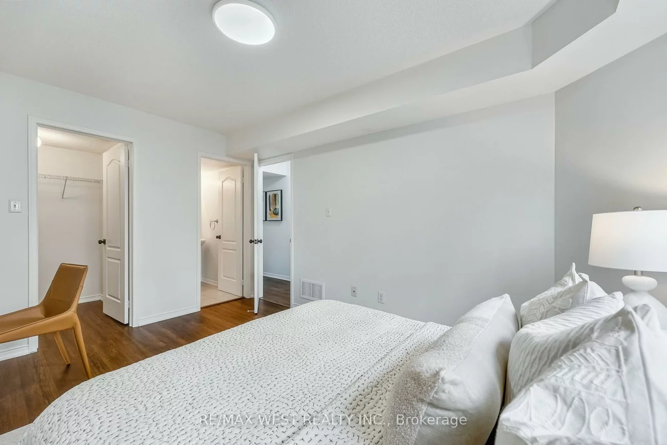 15, Hays, 1015 - RO River Oaks, Oakville