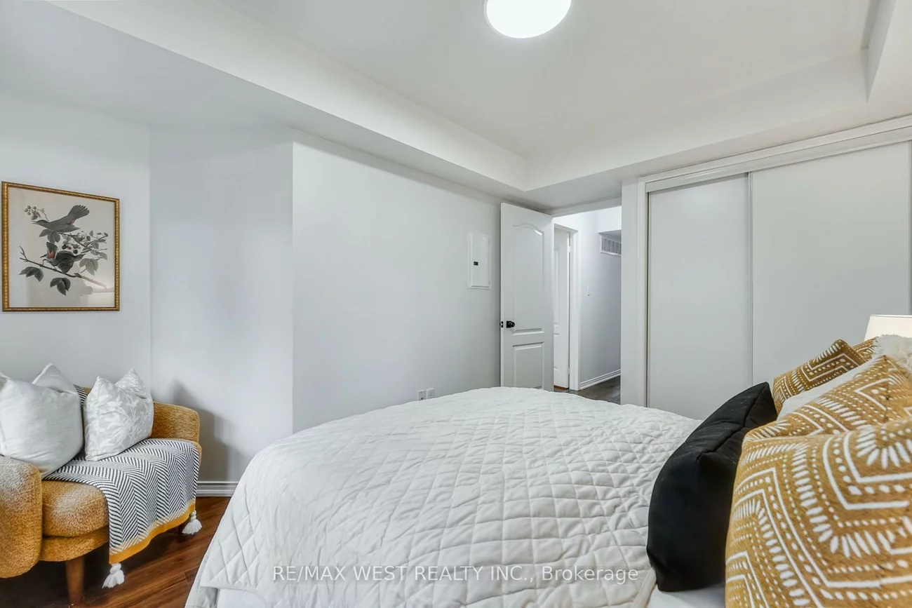 15, Hays, 1015 - RO River Oaks, Oakville