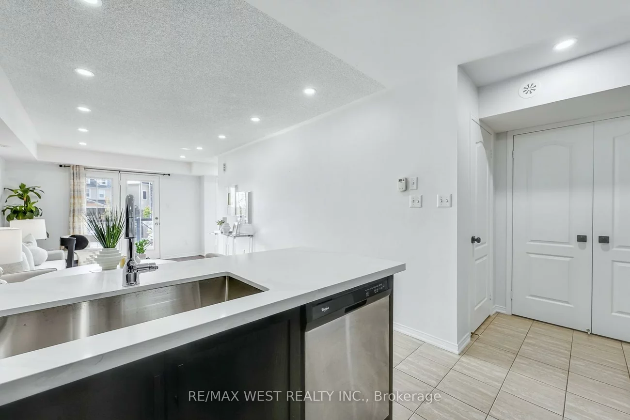 15, Hays, 1015 - RO River Oaks, Oakville