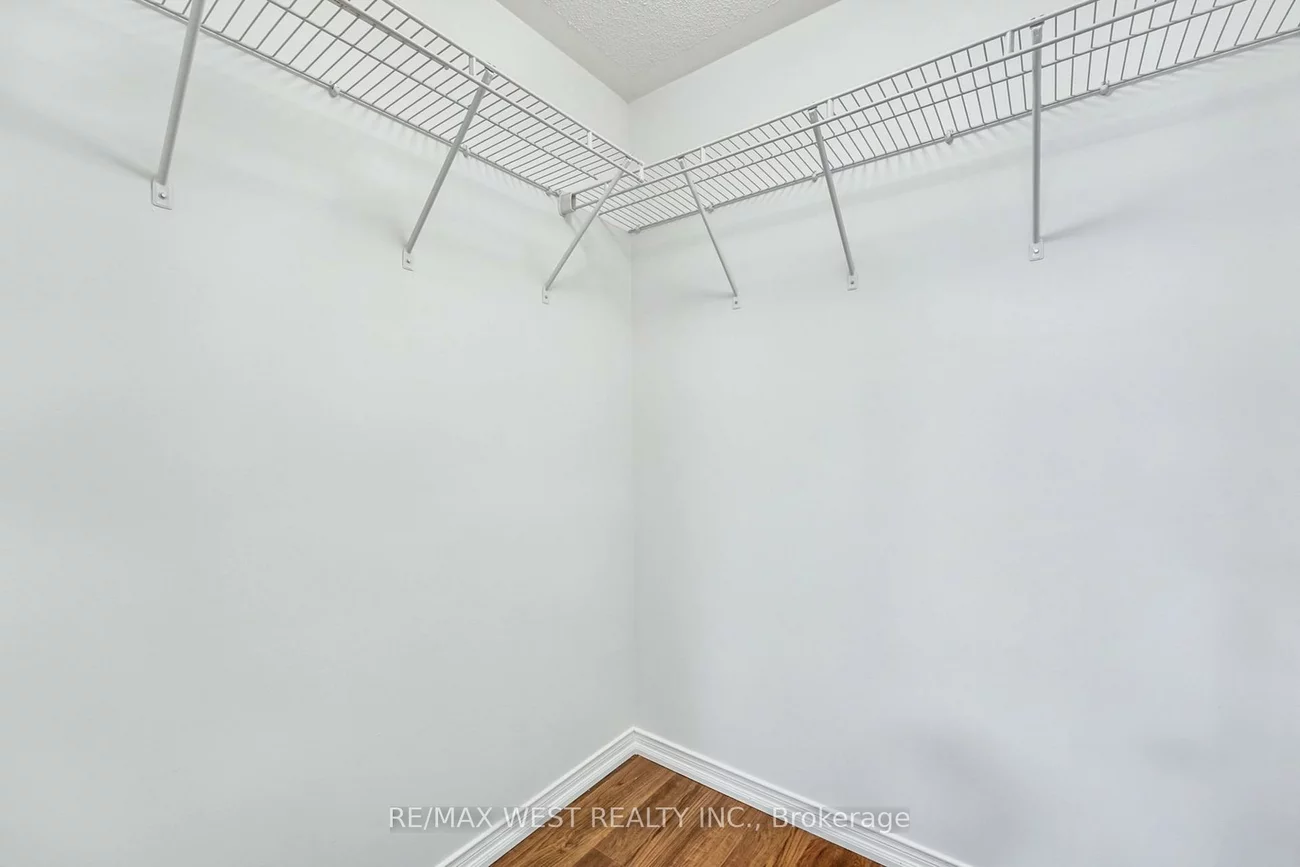 15, Hays, 1015 - RO River Oaks, Oakville