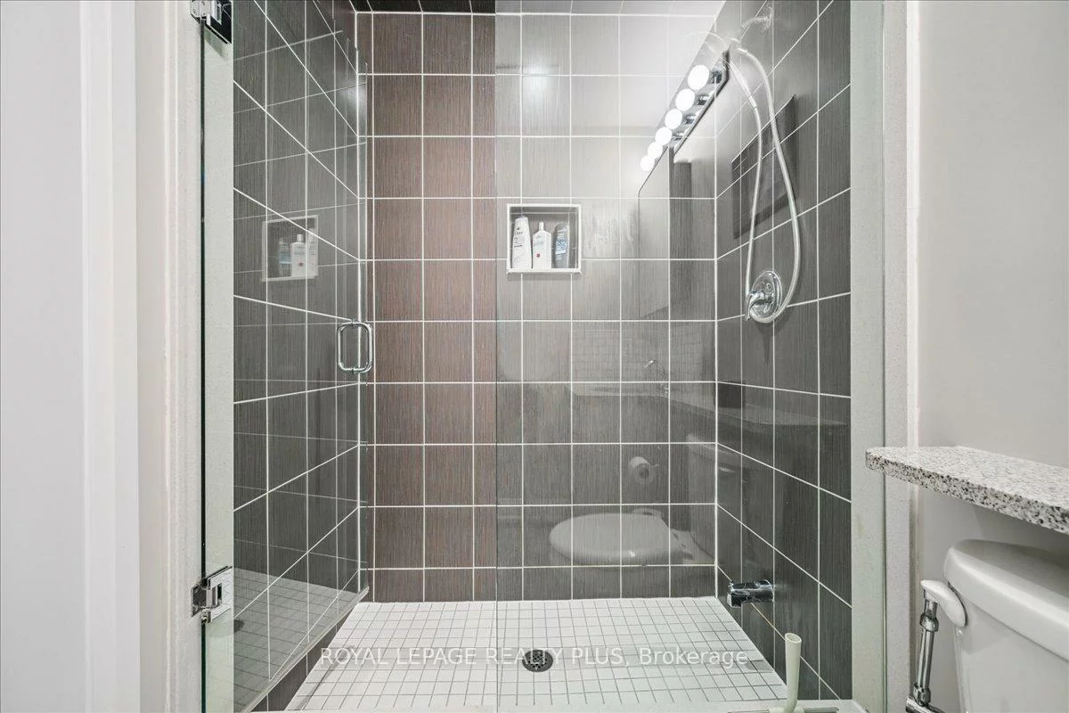 216, Oak Park, 1015 - RO River Oaks, Oakville