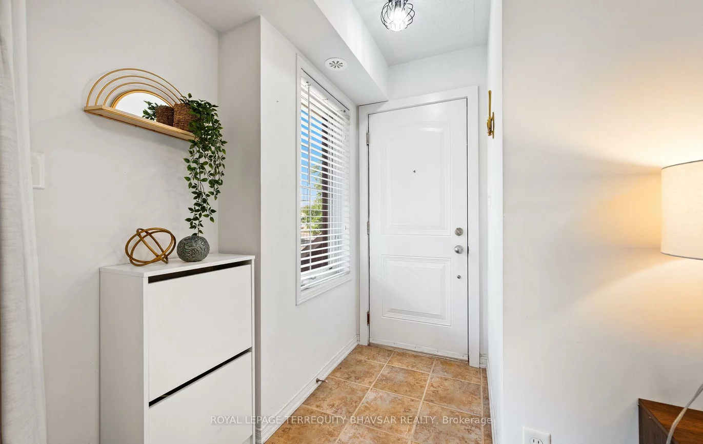 2460, Post, 1015 - RO River Oaks, Oakville