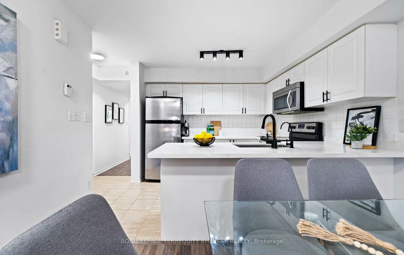 2460, Post, 1015 - RO River Oaks, Oakville