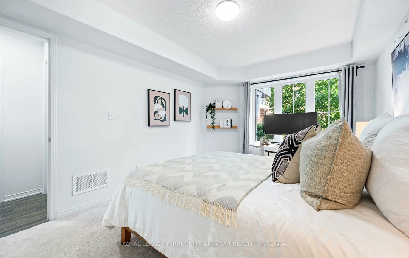 2460, Post, 1015 - RO River Oaks, Oakville