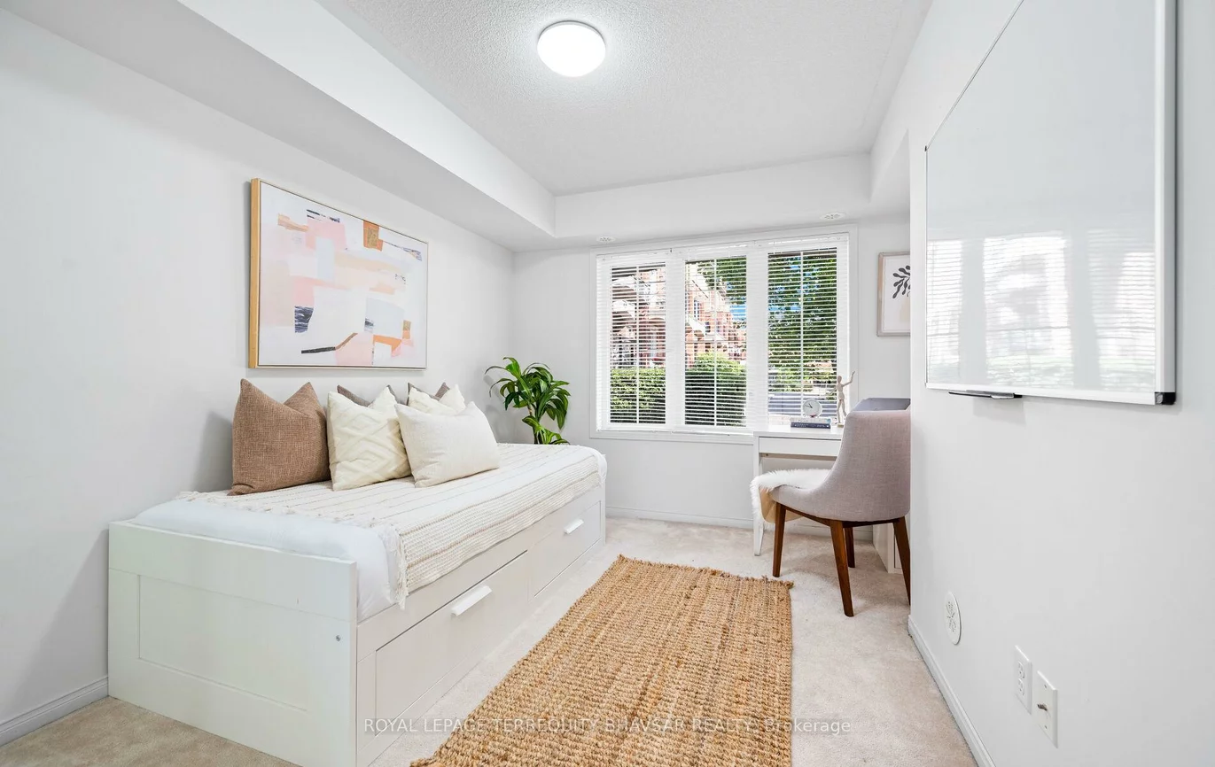 2460, Post, 1015 - RO River Oaks, Oakville