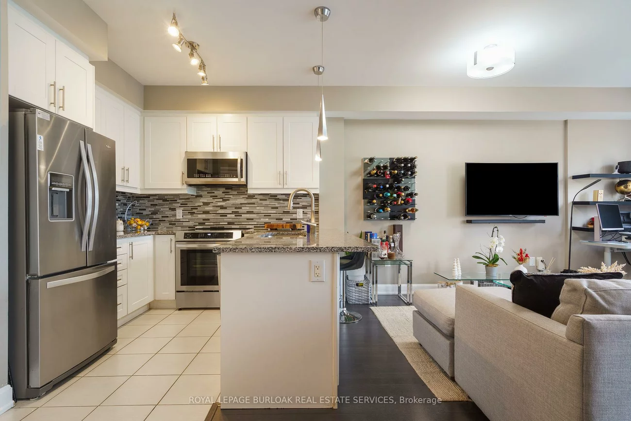 272, Georgian, 1015 - RO River Oaks, Oakville