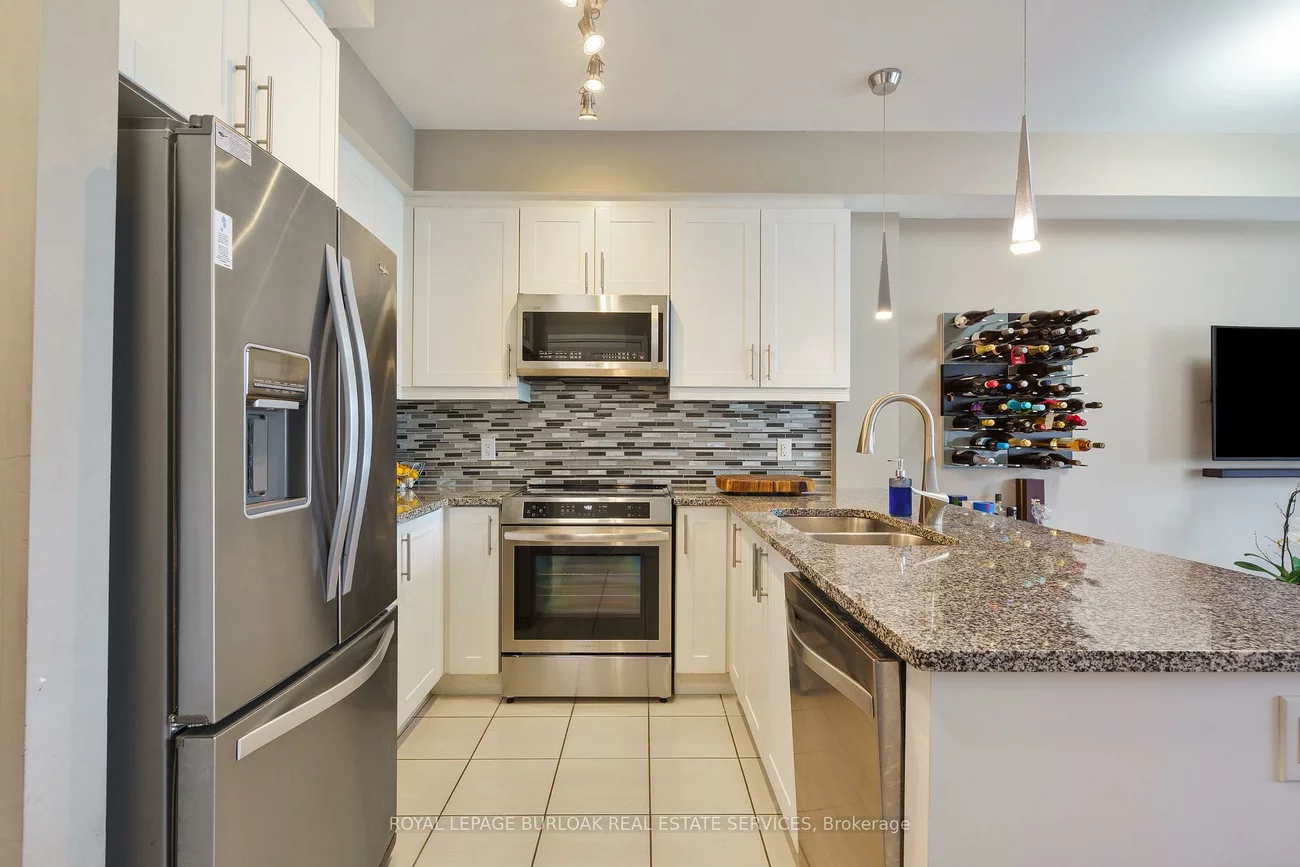 272, Georgian, 1015 - RO River Oaks, Oakville