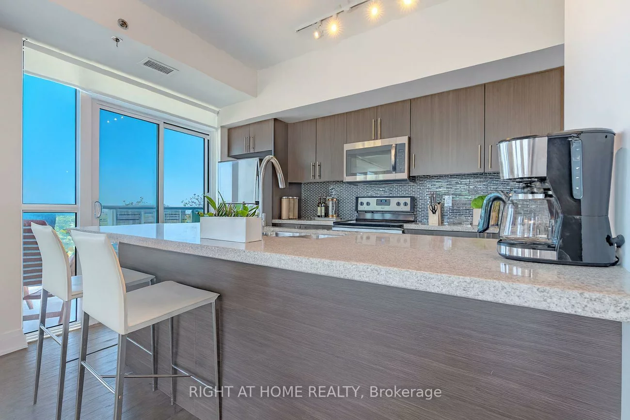 55, Speers, 1002 - CO Central, Oakville
