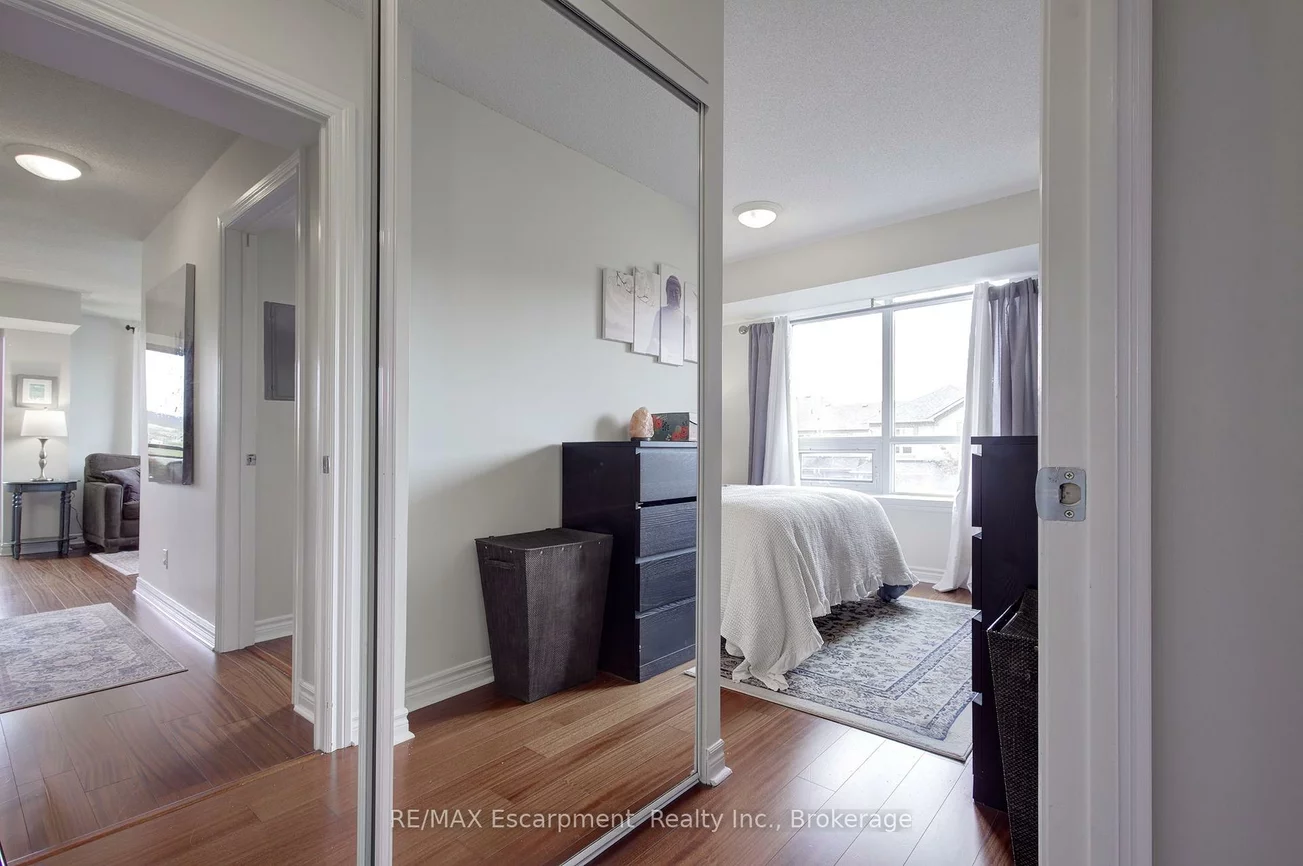 2325, Central Park, 1015 - RO River Oaks, Oakville