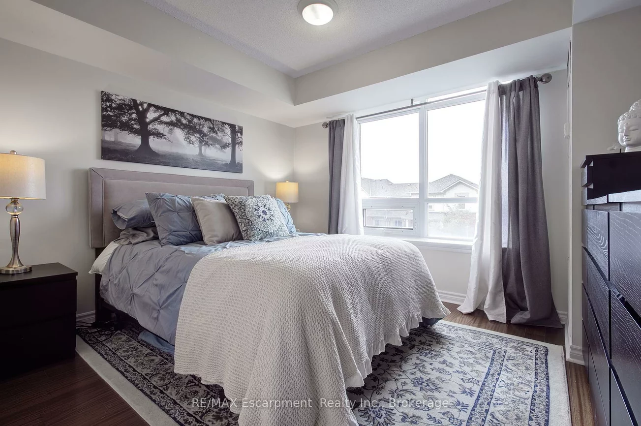 2325, Central Park, 1015 - RO River Oaks, Oakville