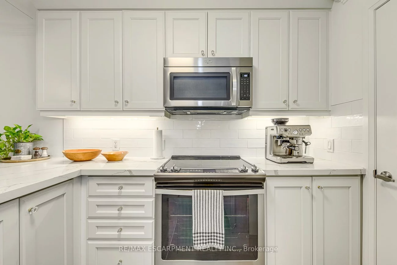 70, Stewart, 1002 - CO Central, Oakville