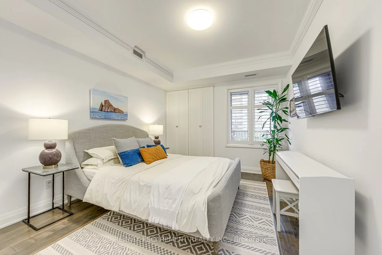 70, Stewart, 1002 - CO Central, Oakville