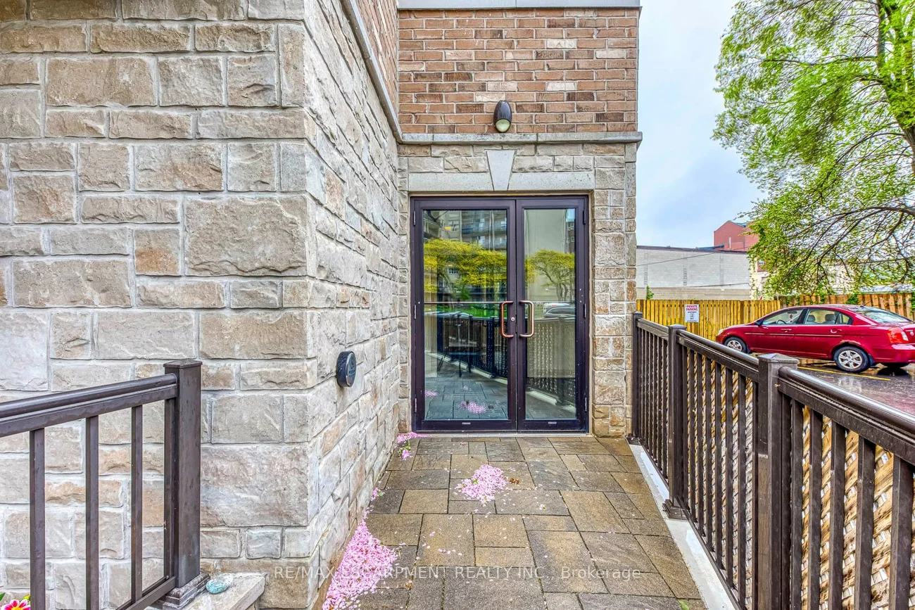 70, Stewart, 1002 - CO Central, Oakville