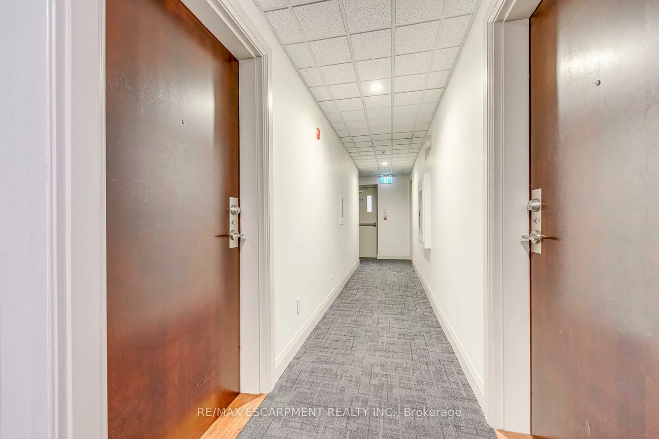70, Stewart, 1002 - CO Central, Oakville