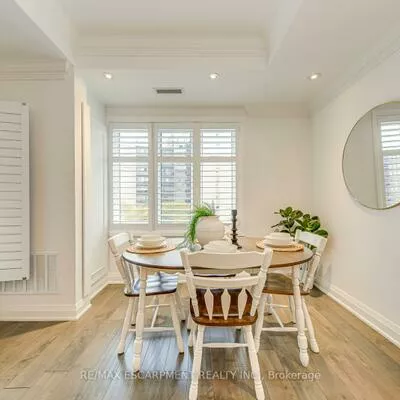 70, Stewart, 1002 - CO Central, Oakville