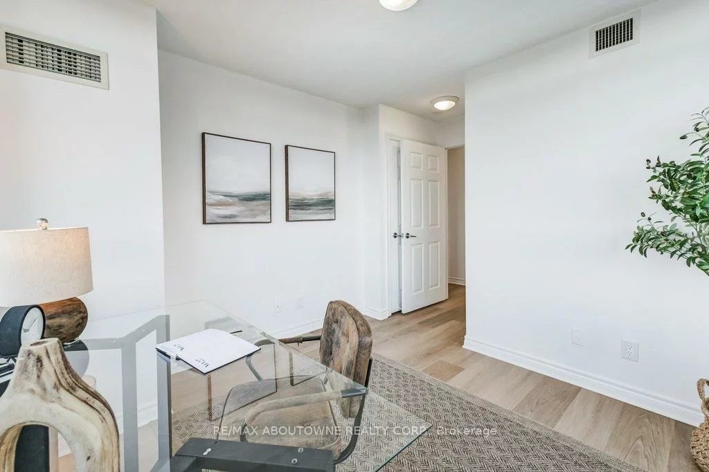 2325, Central Park, 1015 - RO River Oaks, Oakville