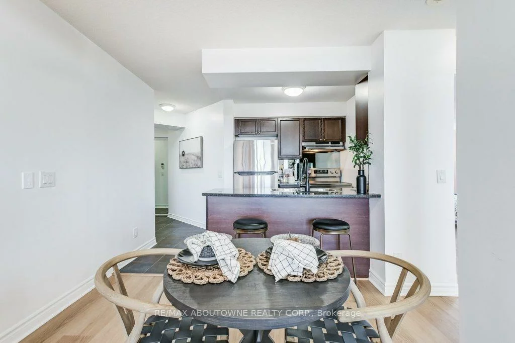 2325, Central Park, 1015 - RO River Oaks, Oakville