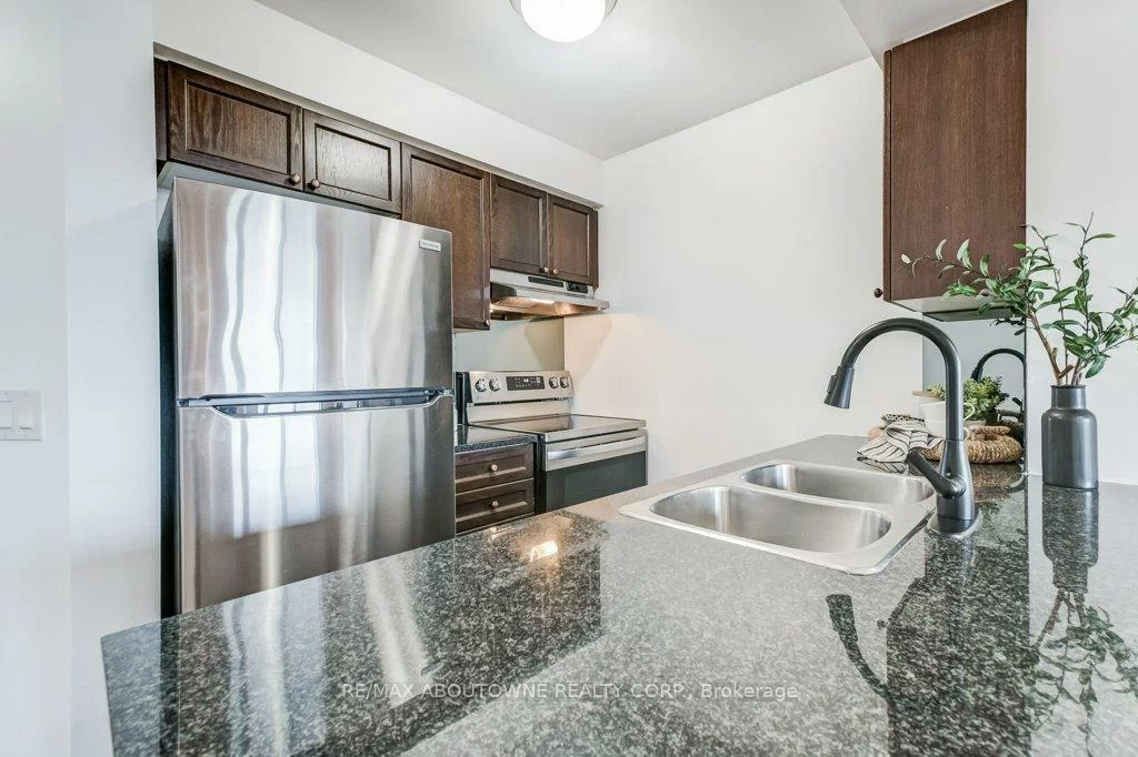 2325, Central Park, 1015 - RO River Oaks, Oakville