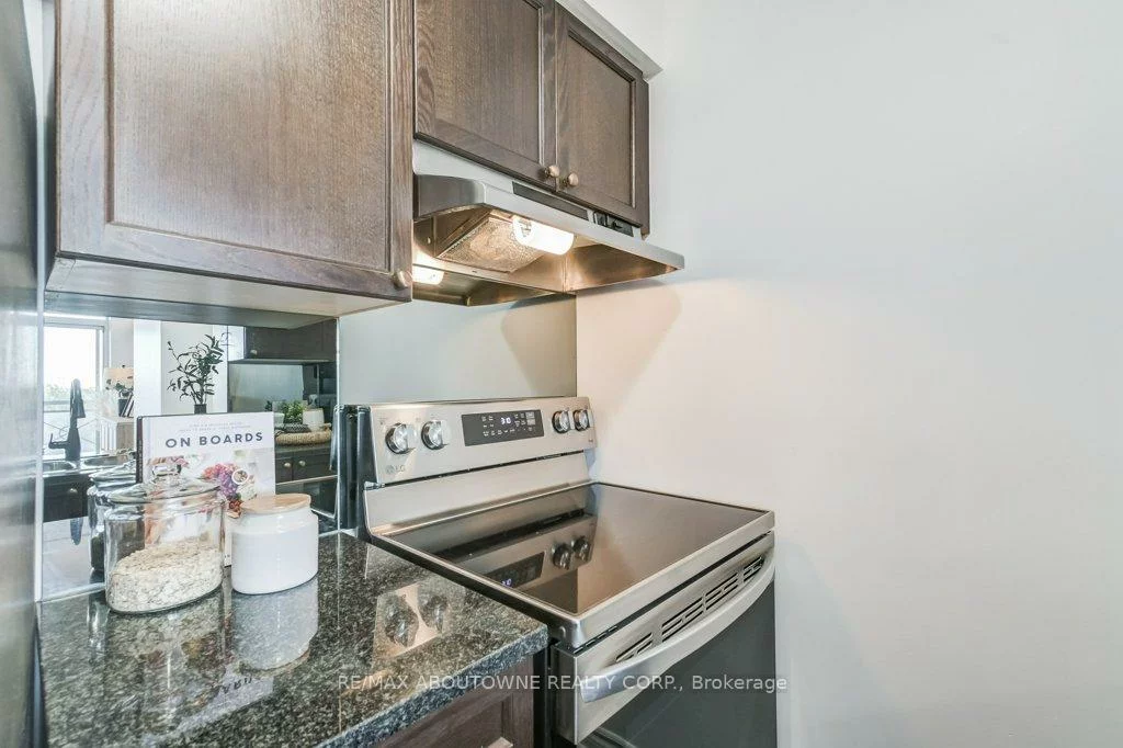 2325, Central Park, 1015 - RO River Oaks, Oakville