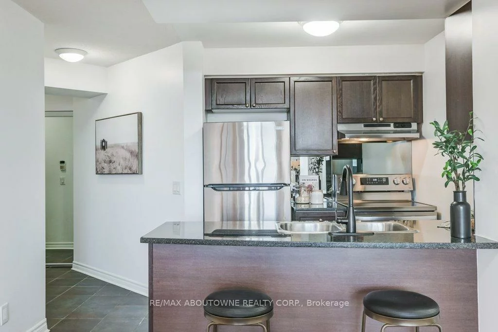 2325, Central Park, 1015 - RO River Oaks, Oakville