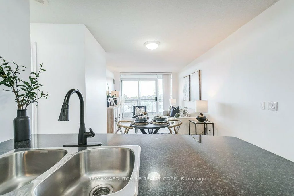 2325, Central Park, 1015 - RO River Oaks, Oakville