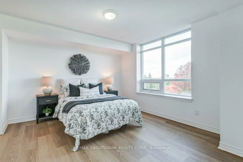 2325, Central Park, 1015 - RO River Oaks, Oakville