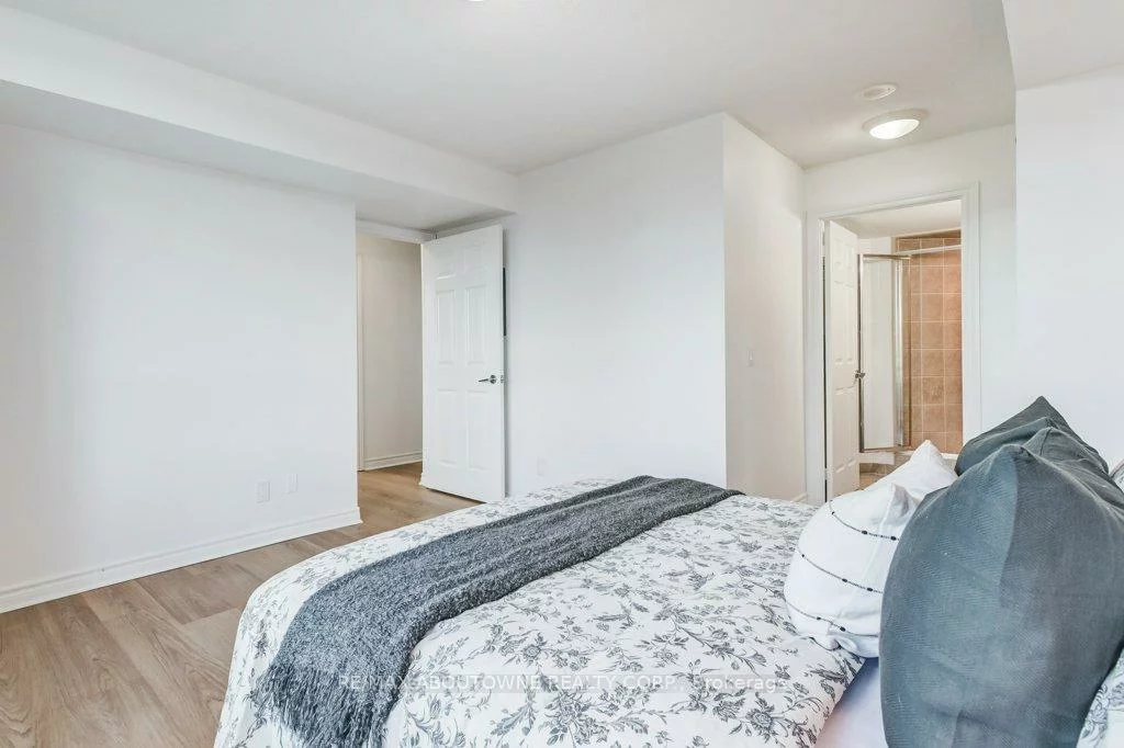 2325, Central Park, 1015 - RO River Oaks, Oakville