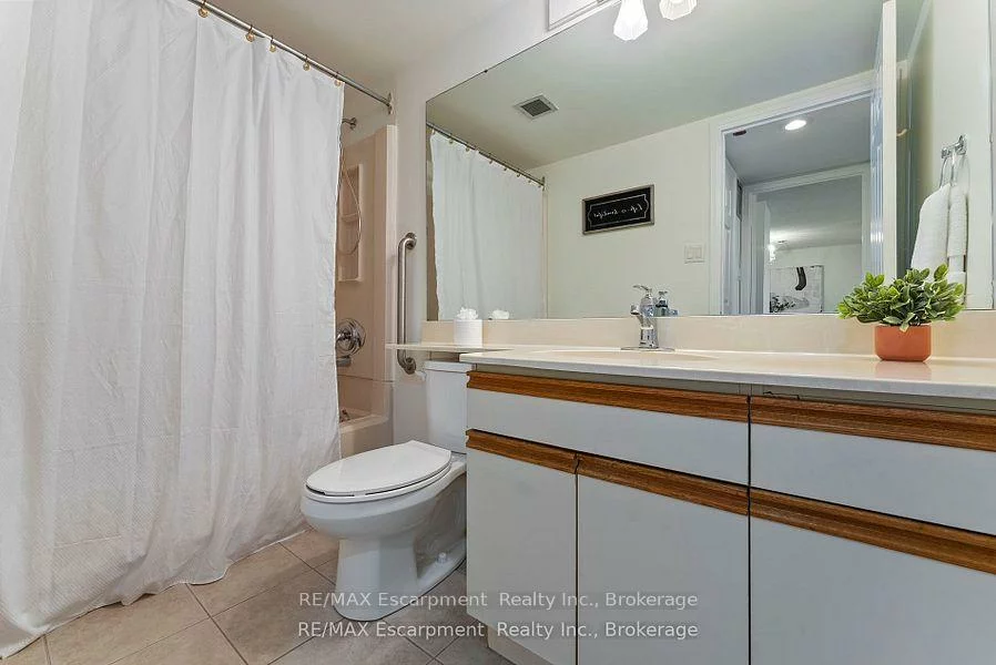 1230, Marlborough, 1003 - CP College Park, Oakville