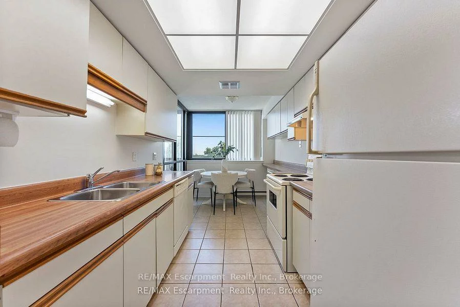 1230, Marlborough, 1003 - CP College Park, Oakville