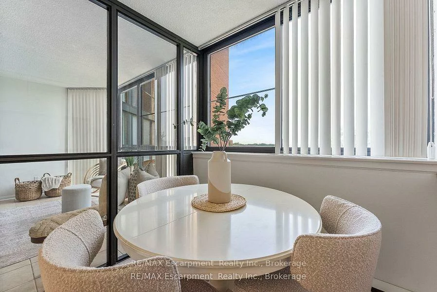 1230, Marlborough, 1003 - CP College Park, Oakville