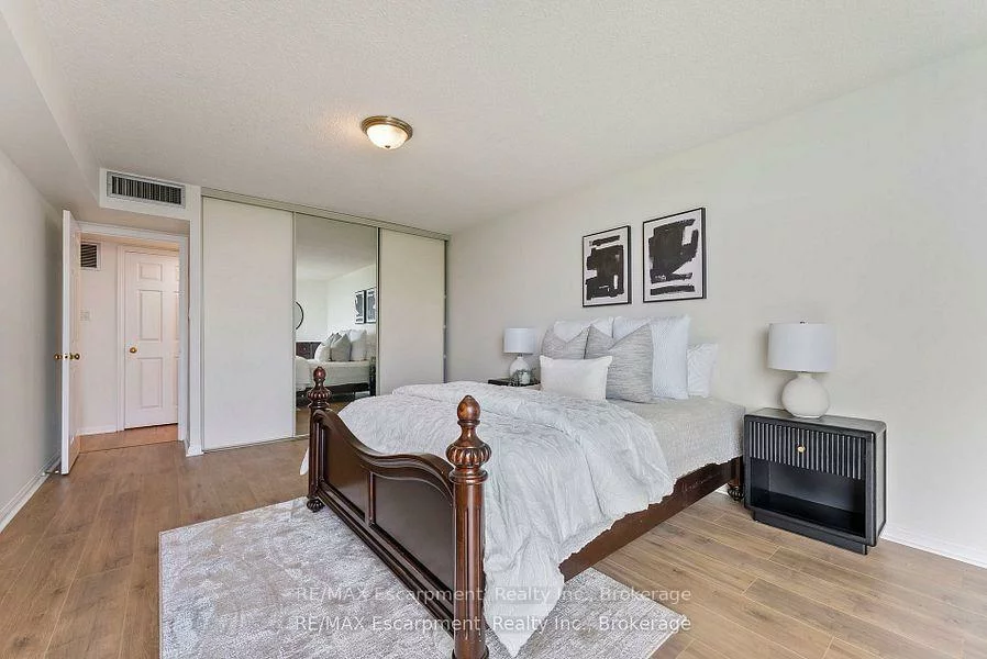 1230, Marlborough, 1003 - CP College Park, Oakville