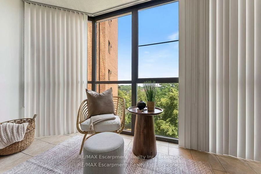 1230, Marlborough, 1003 - CP College Park, Oakville