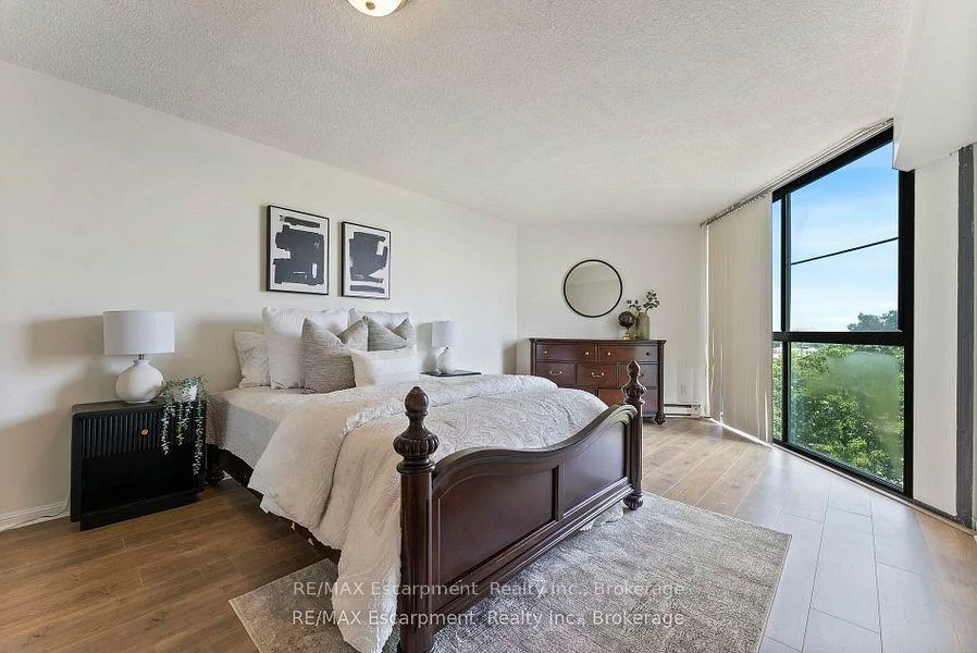 1230, Marlborough, 1003 - CP College Park, Oakville