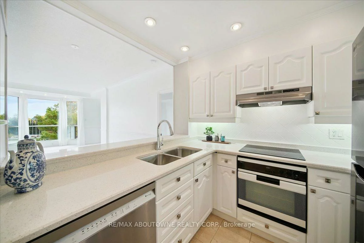 2511, Lakeshore, 1001 - BR Bronte, Oakville