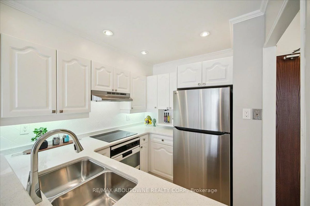 2511, Lakeshore, 1001 - BR Bronte, Oakville